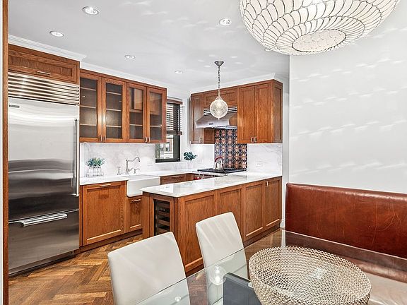 3rd image of 18 W 70th St APT 3C