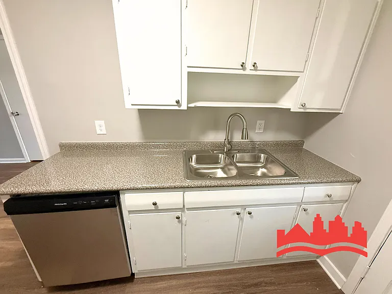 3575 Kensett Dr — Photo 6