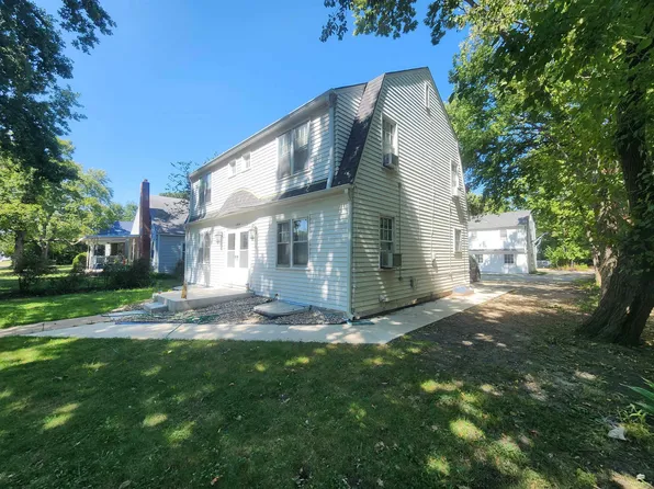 814 Thurston St, Manhattan, KS 66502