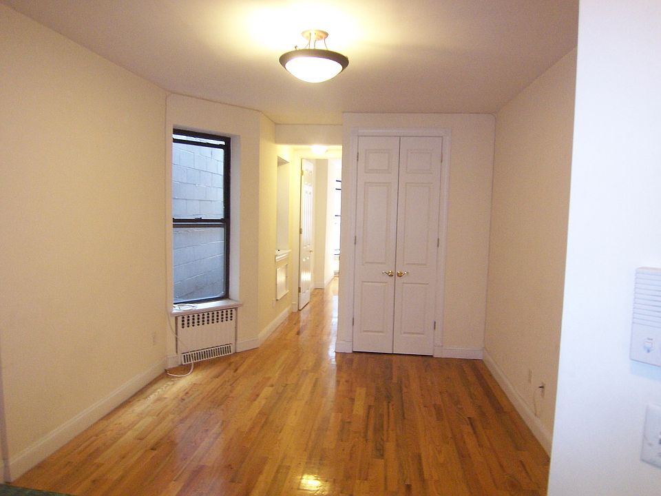 2nd image of 360 W 19th St