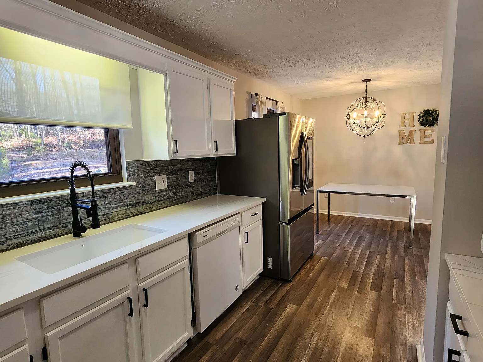 4 bed, 2300 sqft, $2,350 — Photo 4