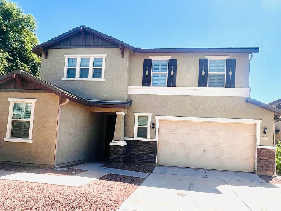241 E Roadrunner Dr