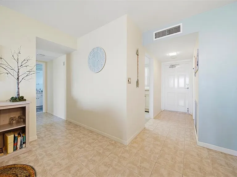 5108 Brittany Dr S #607 — Photo 10
