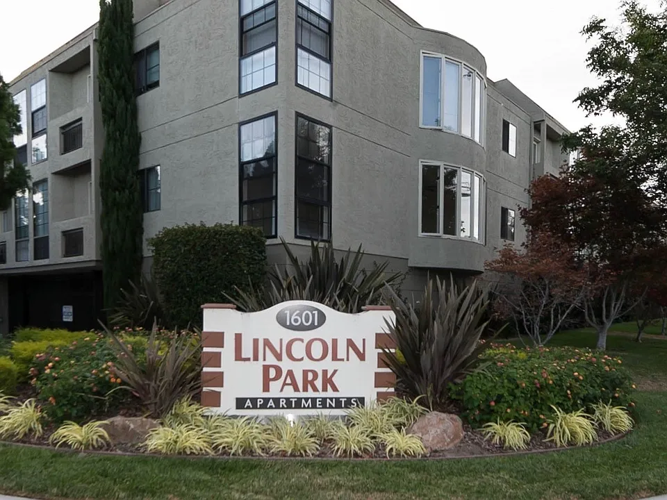 Lincoln Park Apartments