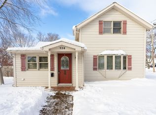 138 Woodlawn St, Geneva, IL 60134