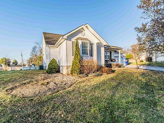 3rd image of 309 Vance Ln