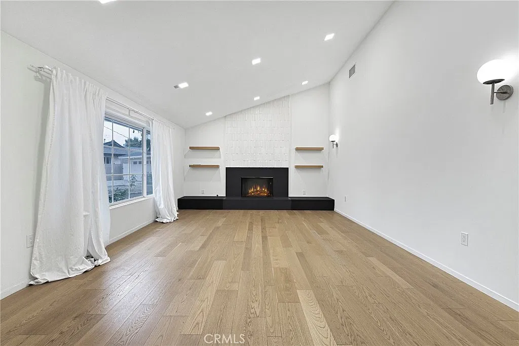 4 bed, 2350 sqft, $5,500 — Photo 3