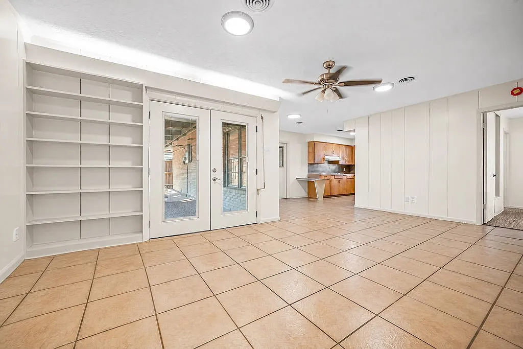 3 bed, 2.0 bath, 1386 sqft, $1,895 — Photo 3