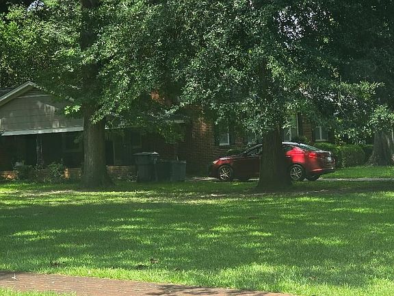 2nd image of 205 Wildwood Cir