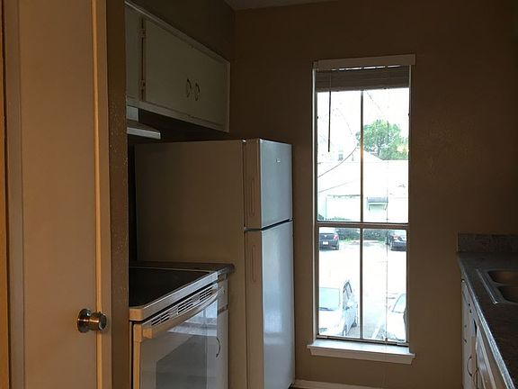 3rd image of 5625 Antoine Dr #102