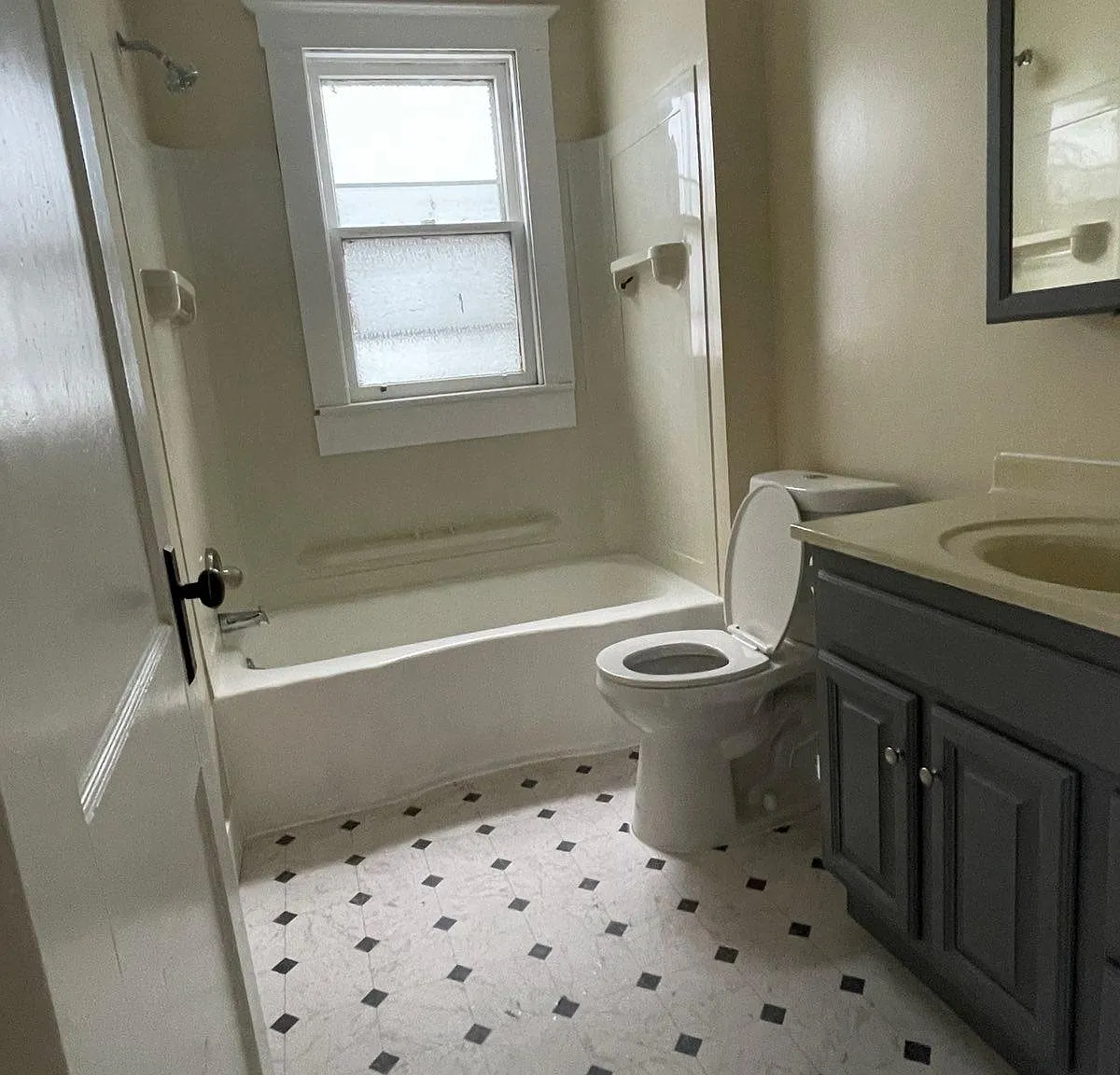303 Crestwood Ave — Photo 4