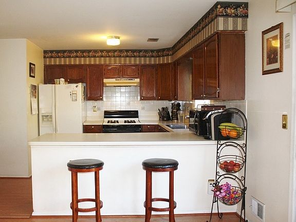 3rd image of 120 Grantham Dr