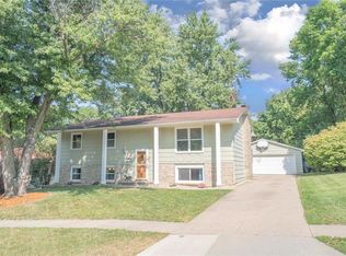 912 Caroline Ter, Indianola, IA 50125