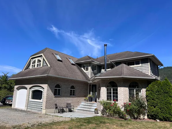 38940 Loggers Ln, Squamish, BC V8B 0S9