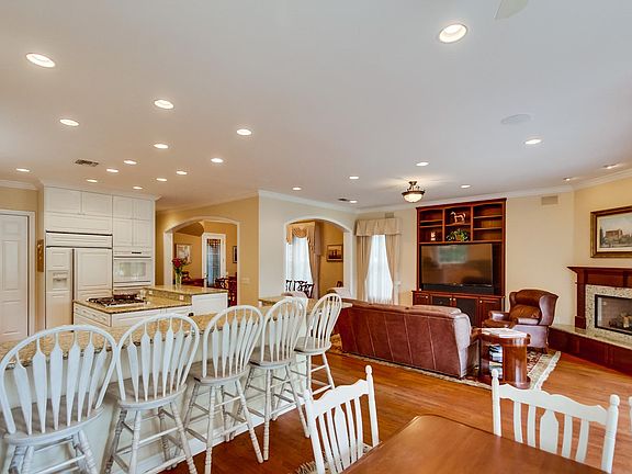 4th image of 1216 Churchill Pl