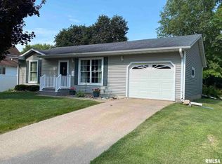 104 S Pleasant St, Cambridge, IL