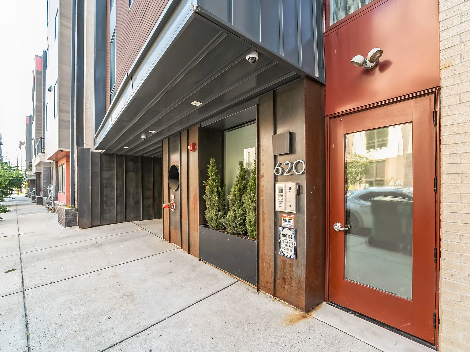 1 bed, 705 sqft, $2,550 — Photo 2