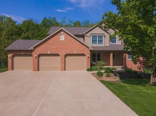 14048 Dry Grove Rd, Bloomington, IL 61705