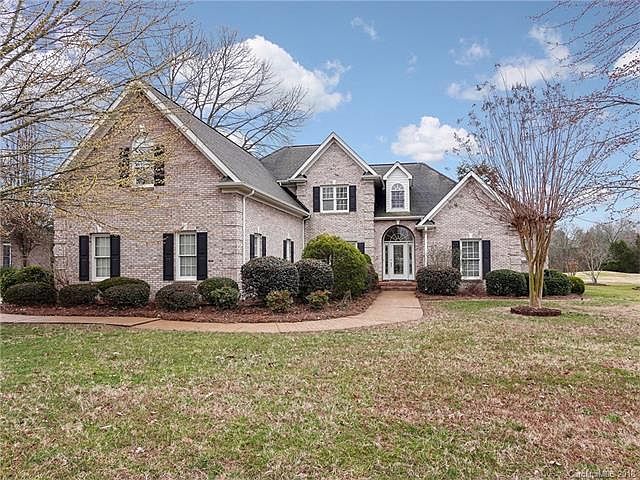 1st image of 2332 Woodridge Dr