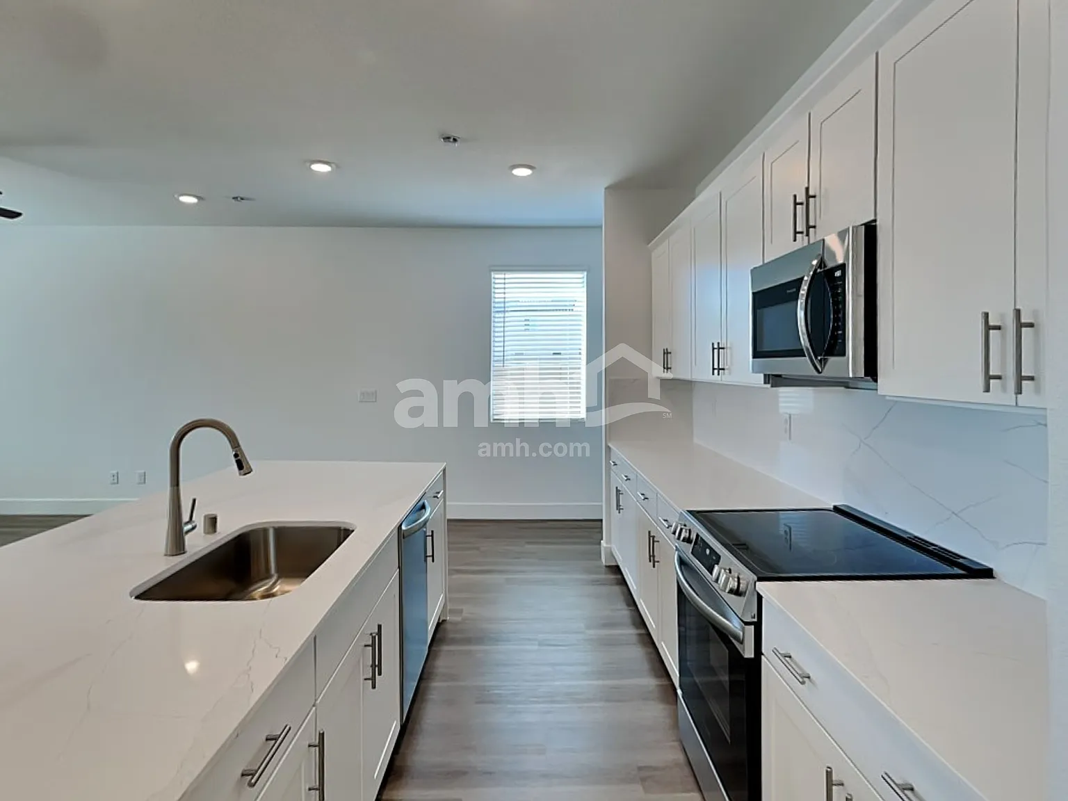 3 bed, 2.5 bath, 2040 sqft, $2,555 — Photo 4