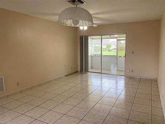 3rd image of 2770 Ashley Dr E APT A