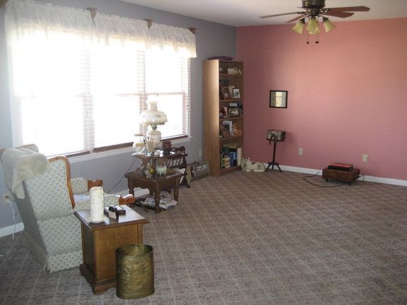 4th image of 1022 N Woodland Dr