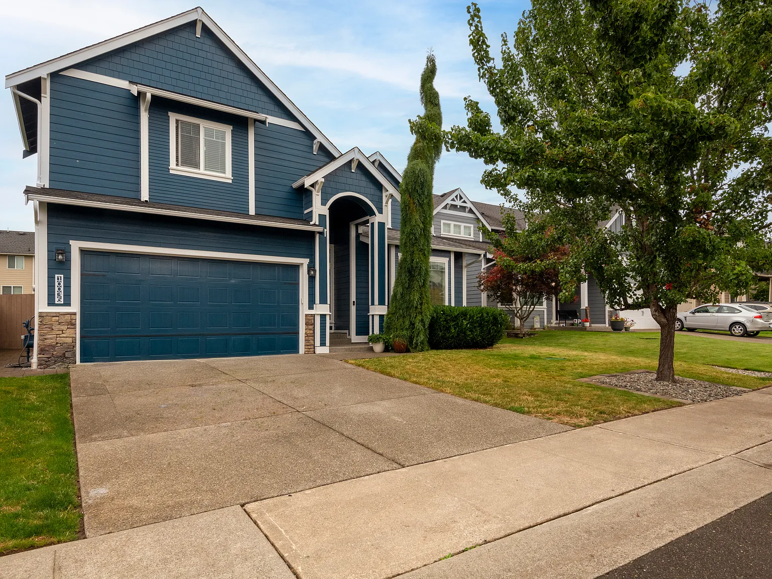 4 bed, 2.5 bath, 2603 sqft, $3,000 — Photo 2