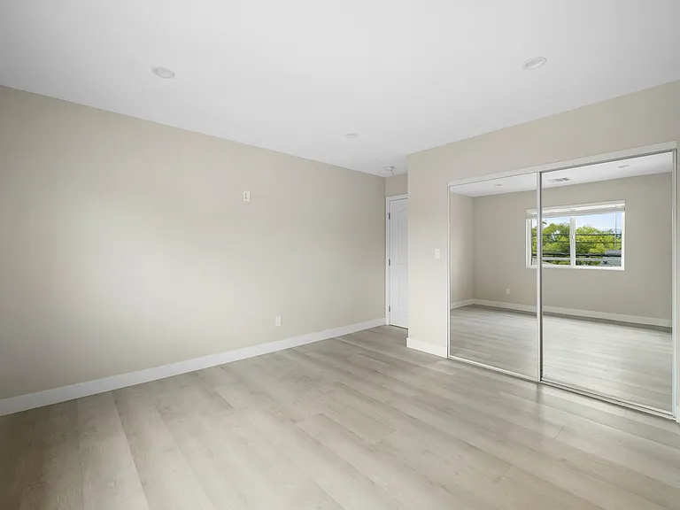 11217 Cohasset St — Photo 17