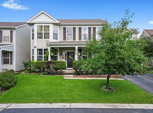 1646 Victoria Park Cir, Aurora, IL 60504