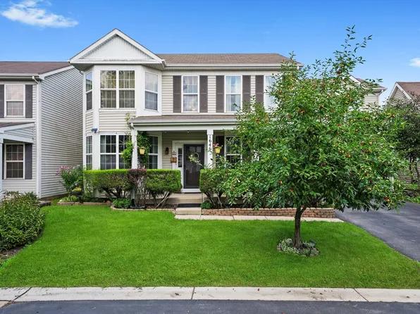 1646 Victoria Park Cir, Aurora, IL 60504