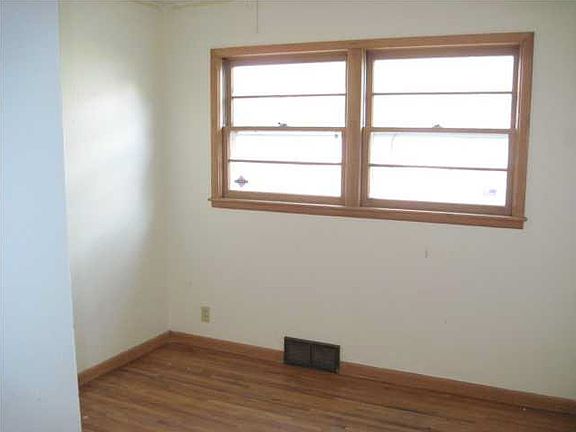 3rd image of 3527 S Southwood St