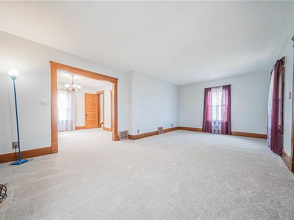 4th image of 1137 W 21st St