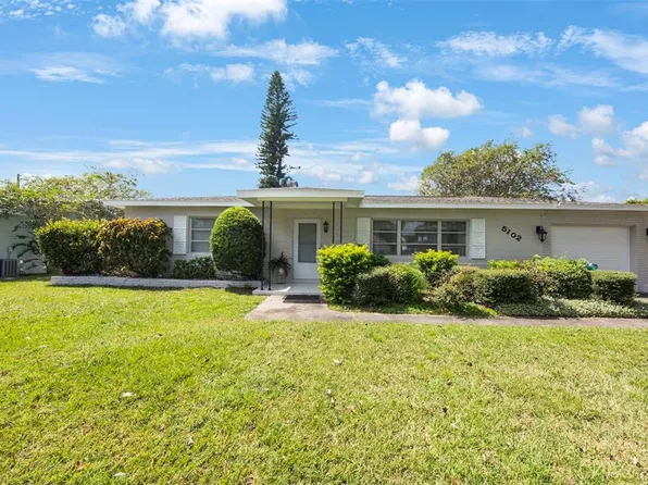 5102 Lake Charles Dr N, Kenneth City, FL 33709