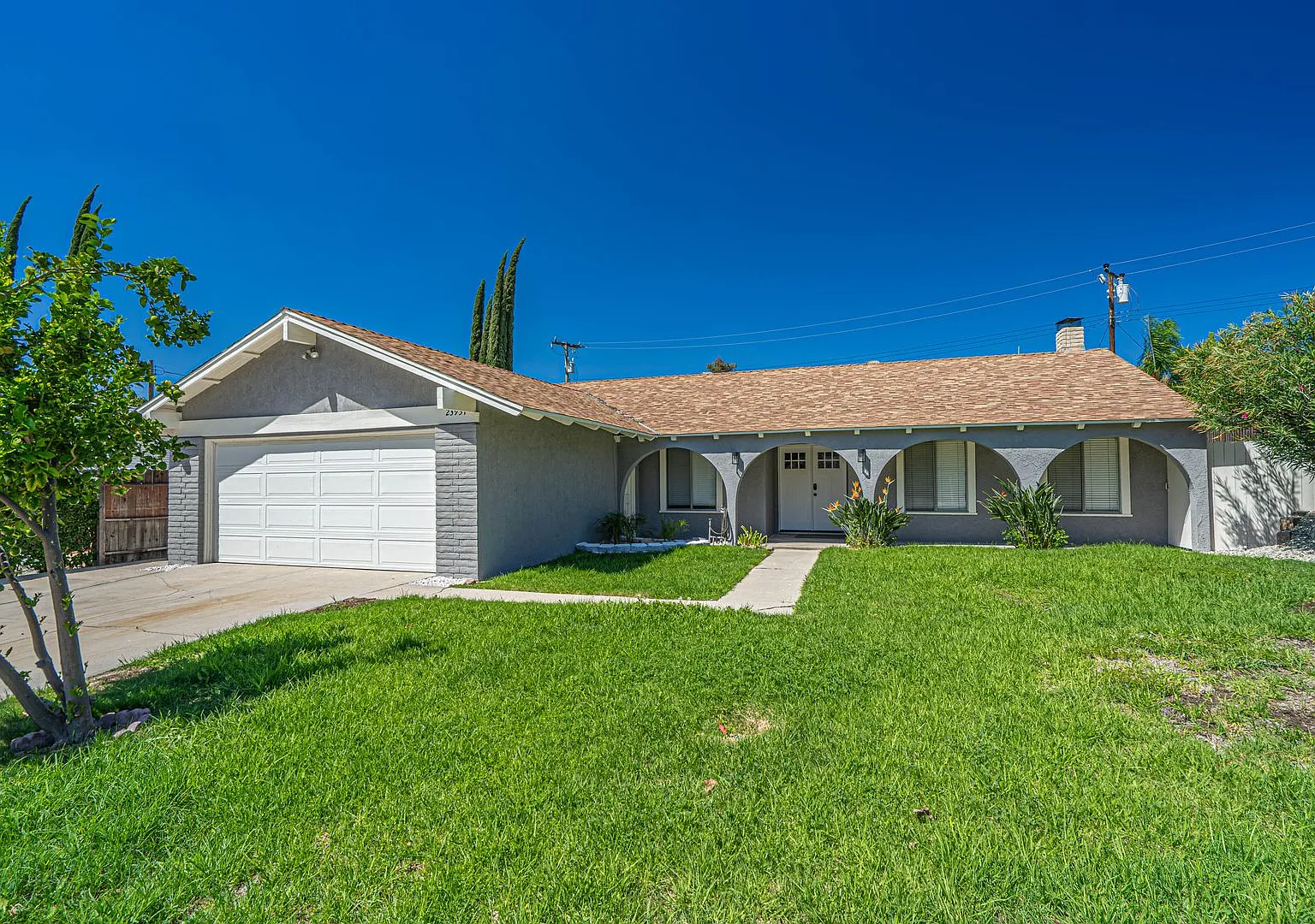 Newhall Single Story Home For Rent in Oakridge Tract. — Photo 1