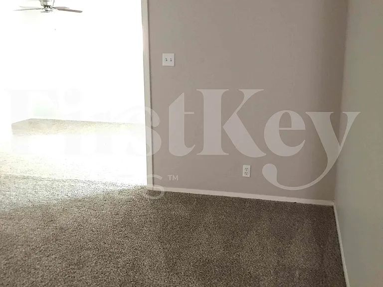 1810 Renada Cir — Photo 29