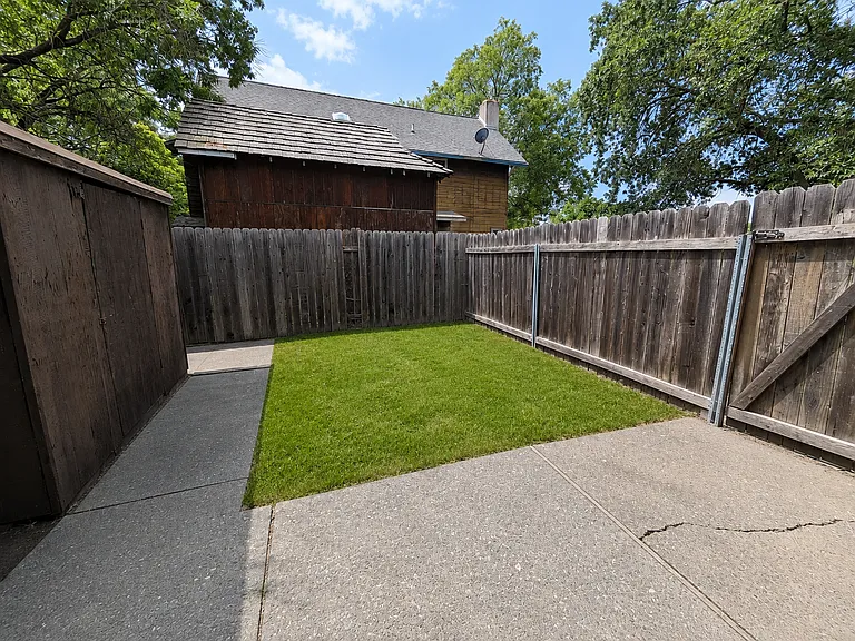 1536 Drake Dr — Photo 16