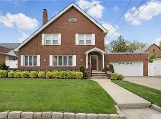225 Huntley Rd, Woodmere, NY 11598