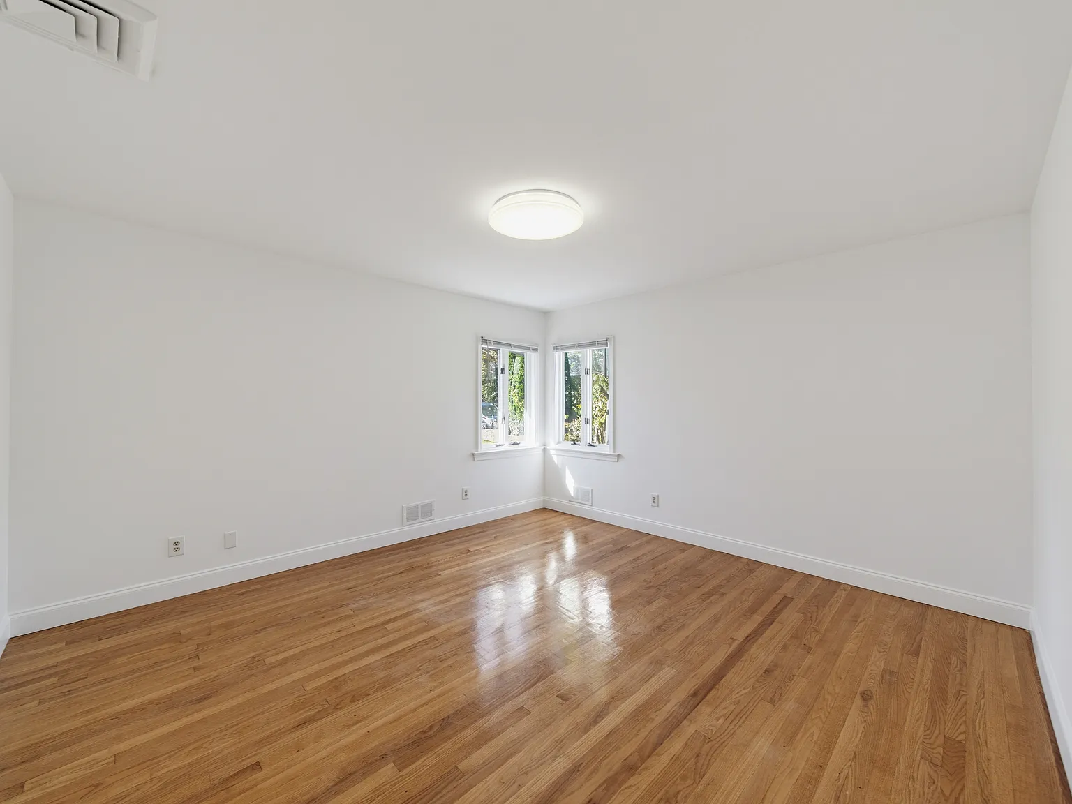 3 bed, 1400 sqft, $3,850 — Photo 3