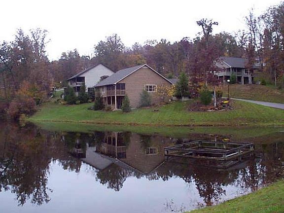 3rd image of 40 N Pine Hills Dr