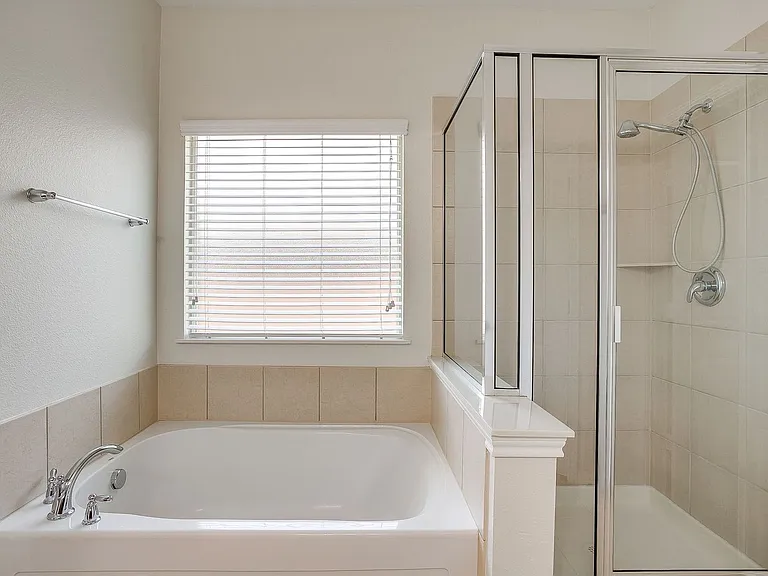3801 Weatherstone Dr — Photo 30
