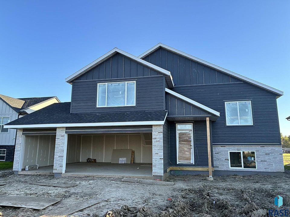 1st image of 913 Estate St