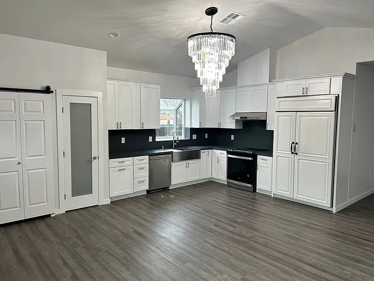 1527 W Orangeburg Ave — Photo 3