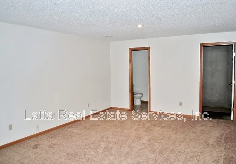 415 SW Joy Ct — Photo 7