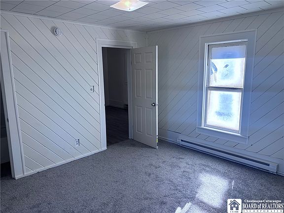 4th image of 6 Hedges Ave