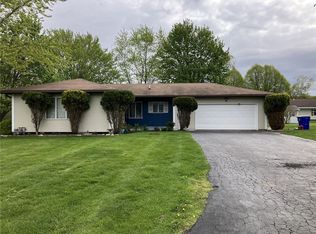 102 Eastview Dr, Medina, NY 14103