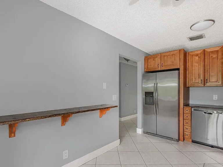 161 Meadows Dr #161 — Photo 3