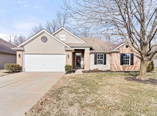 7996 Cedar Point Dr, Newburgh, IN 47630