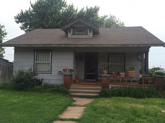 1st image of 104 S Park St