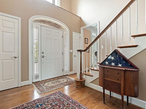 3rd image of 513 Oakline Dr