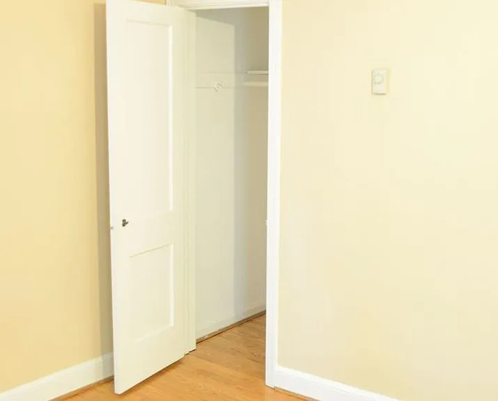 8210 Greenwood Ave — Photo 5